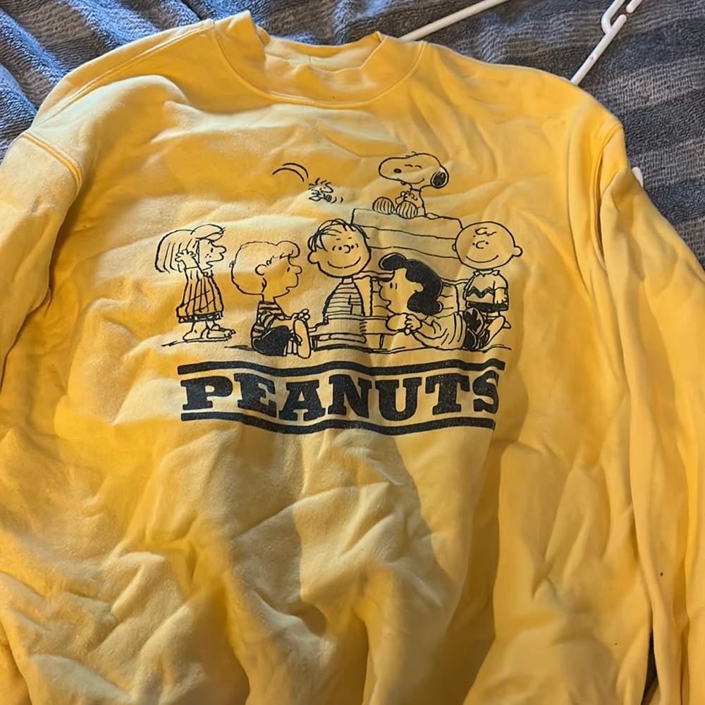 Size XS. Peanuts sweatshirt.